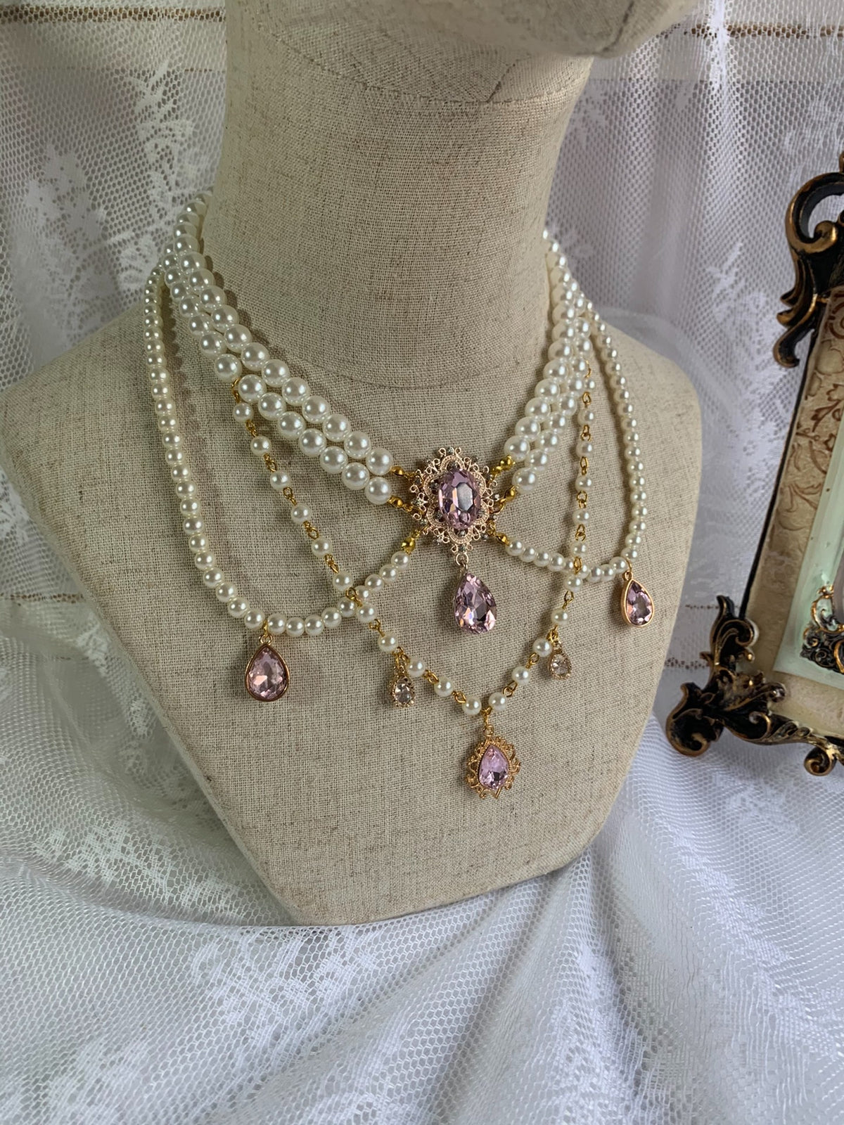 Lolita-halsband med imjpärlor och kristaller