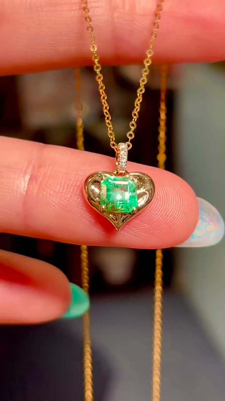 18k Gold Heart Pendant Green Square Gemstone
