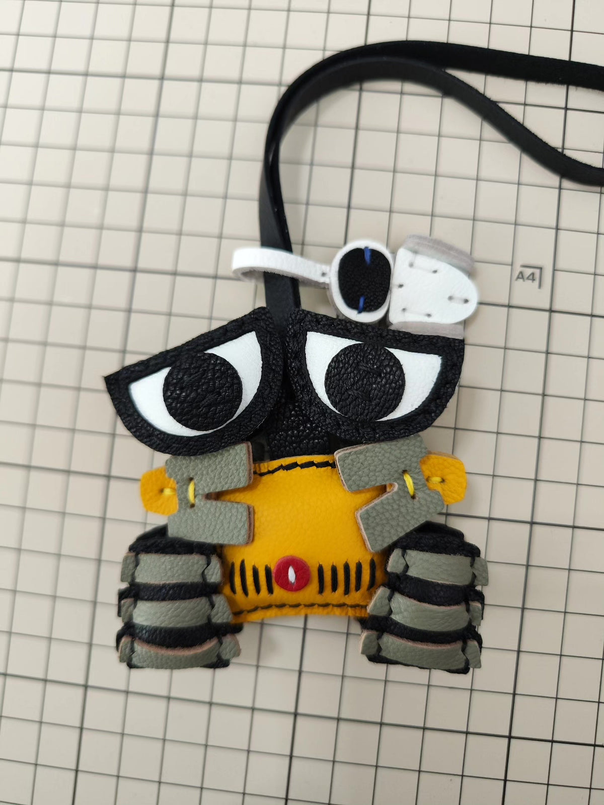 Handgefertigter Ziegenleder WALL-E EVE Schlüsselanhänger Anhänger