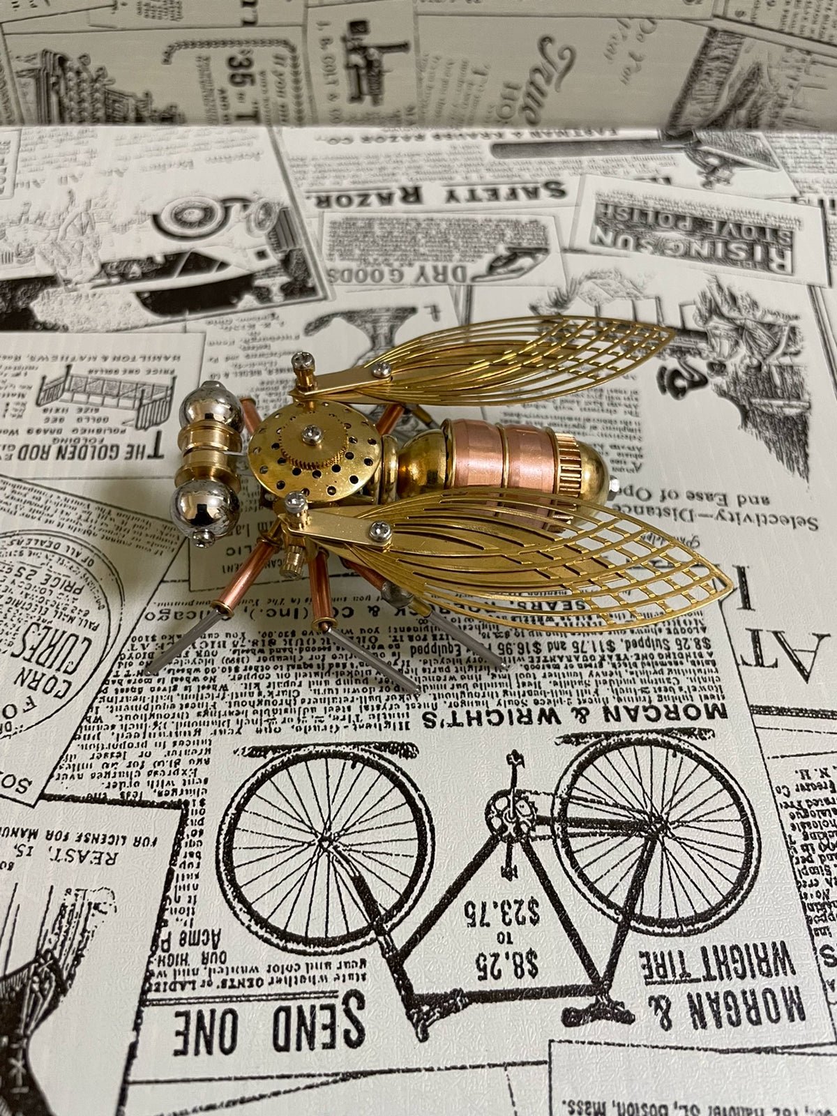 Ornement de bureau mouche mécanique steampunk en laiton