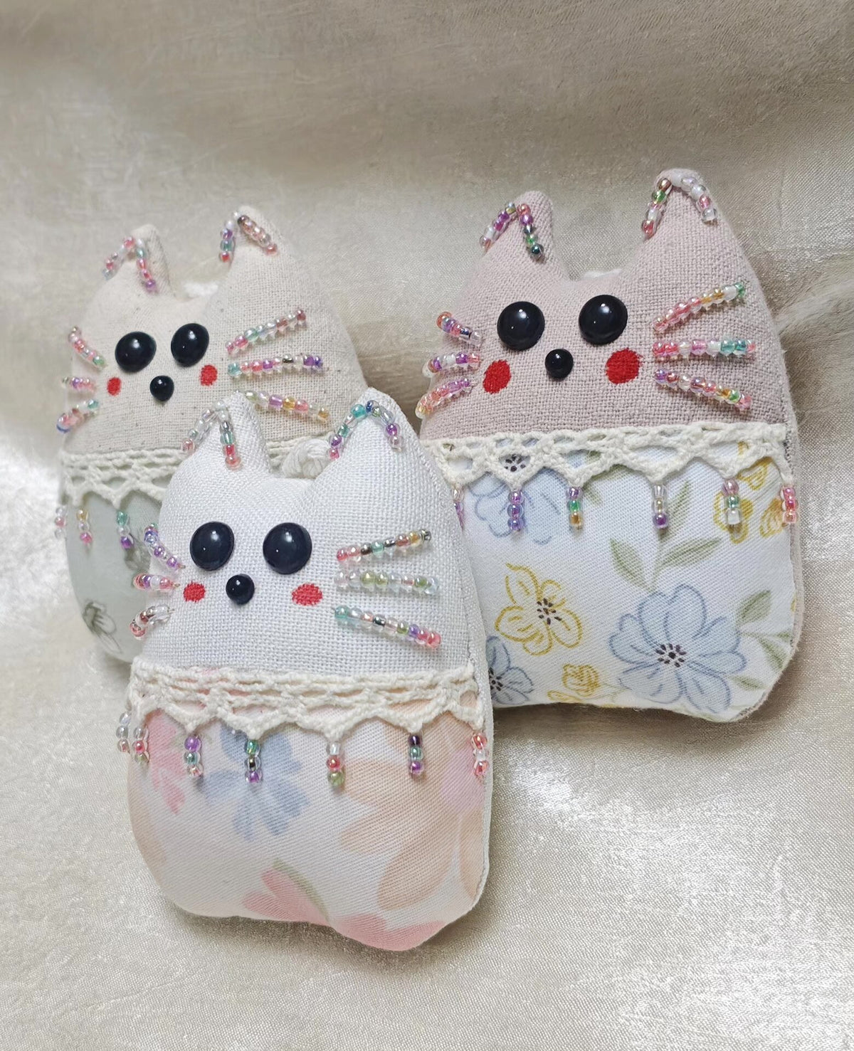 Ornement Peluche Chat artisanal Tissu floral