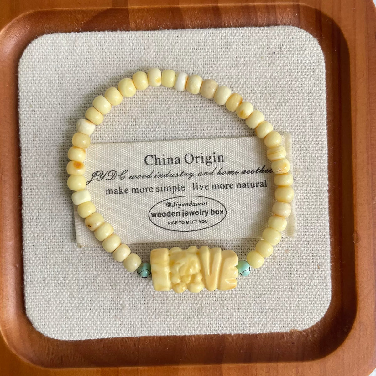 Armband med naturlig vaxbärsten och björnmotiv