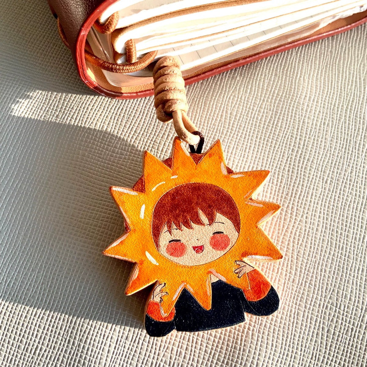 Handbeschilderd Leren Zon Charm Set