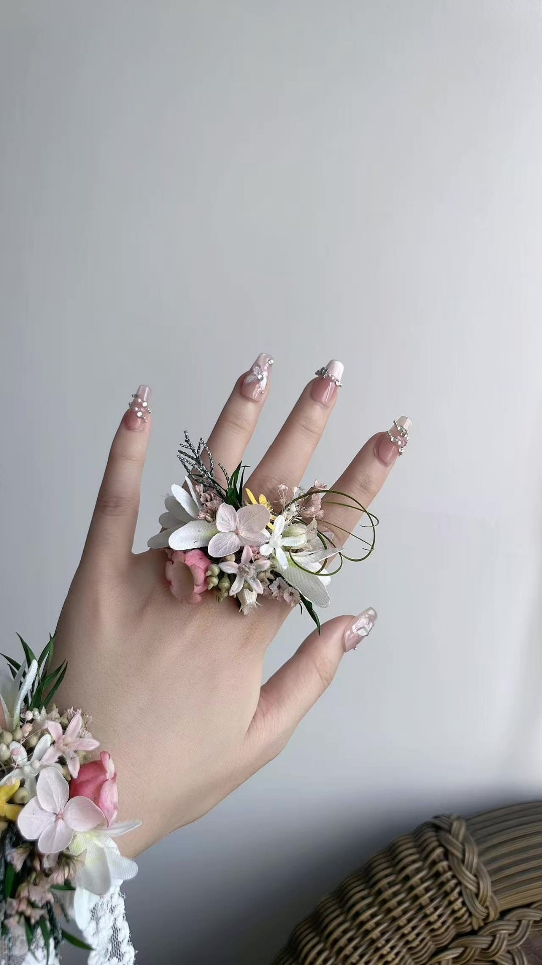 Rosa konservierte Blumen: Handarmband und Ringset