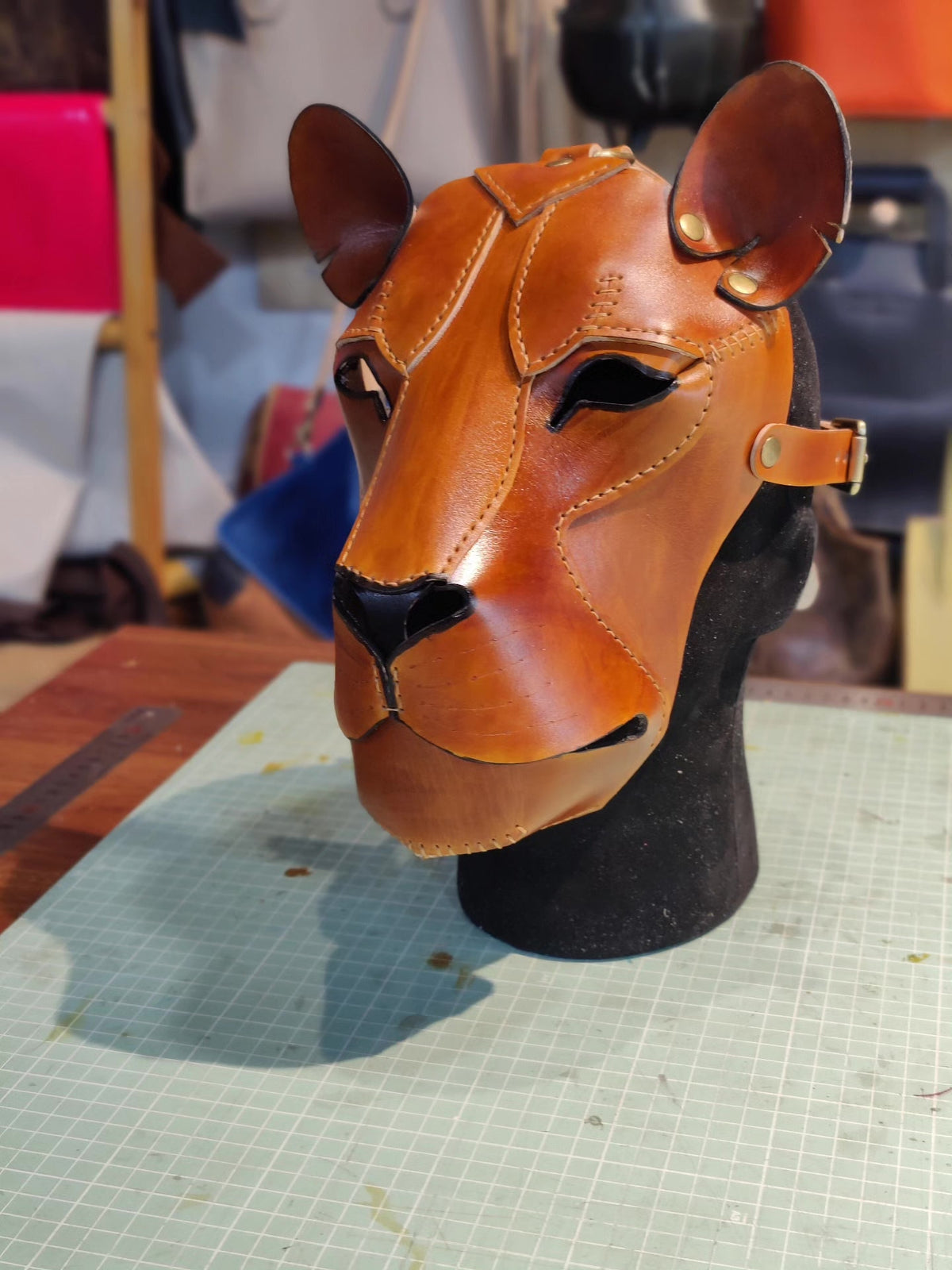 Masque Doberman en cuir avec sangles ajustables