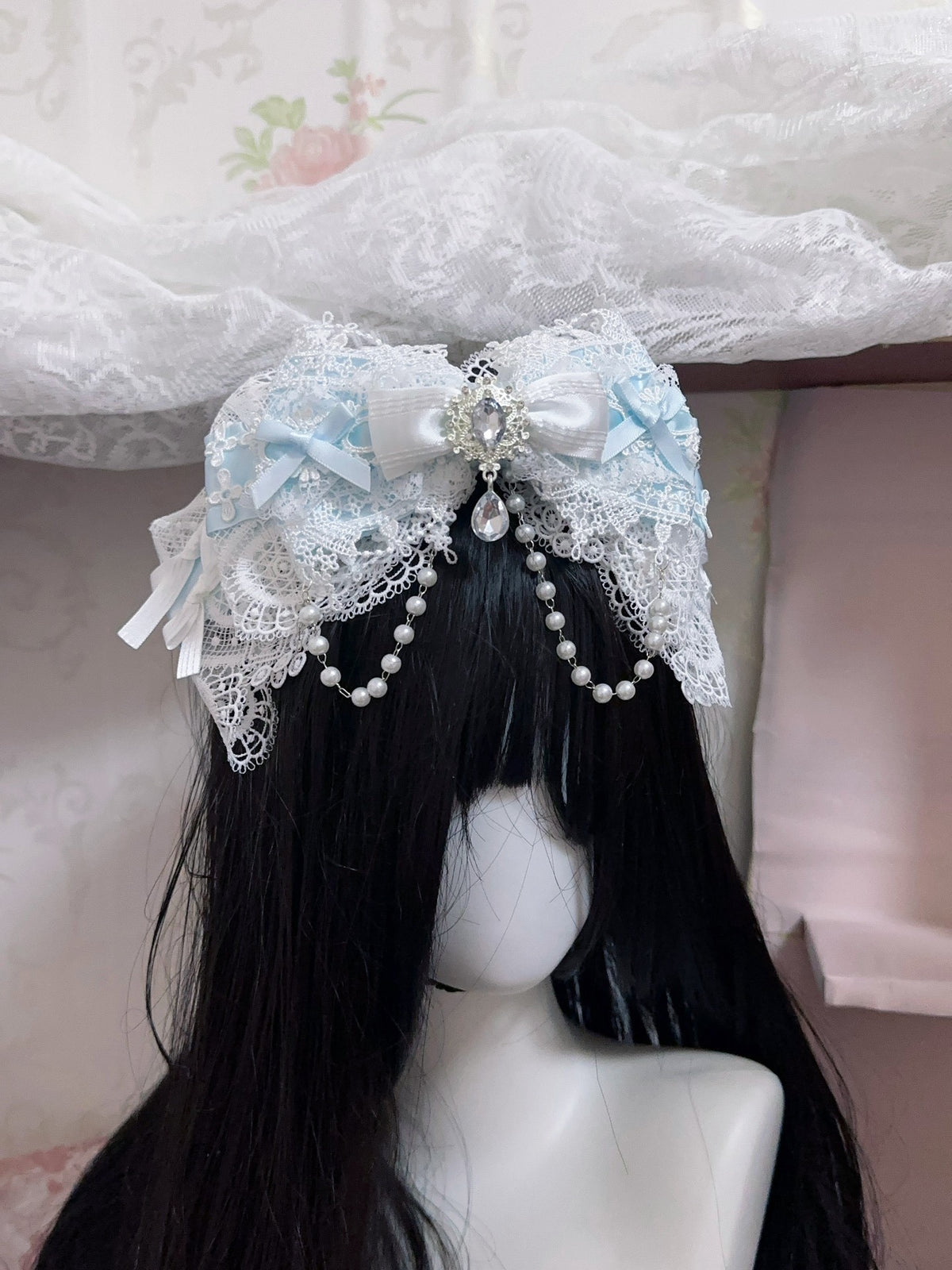 Weißes Lolita-Haarband mit Spitzenschleife