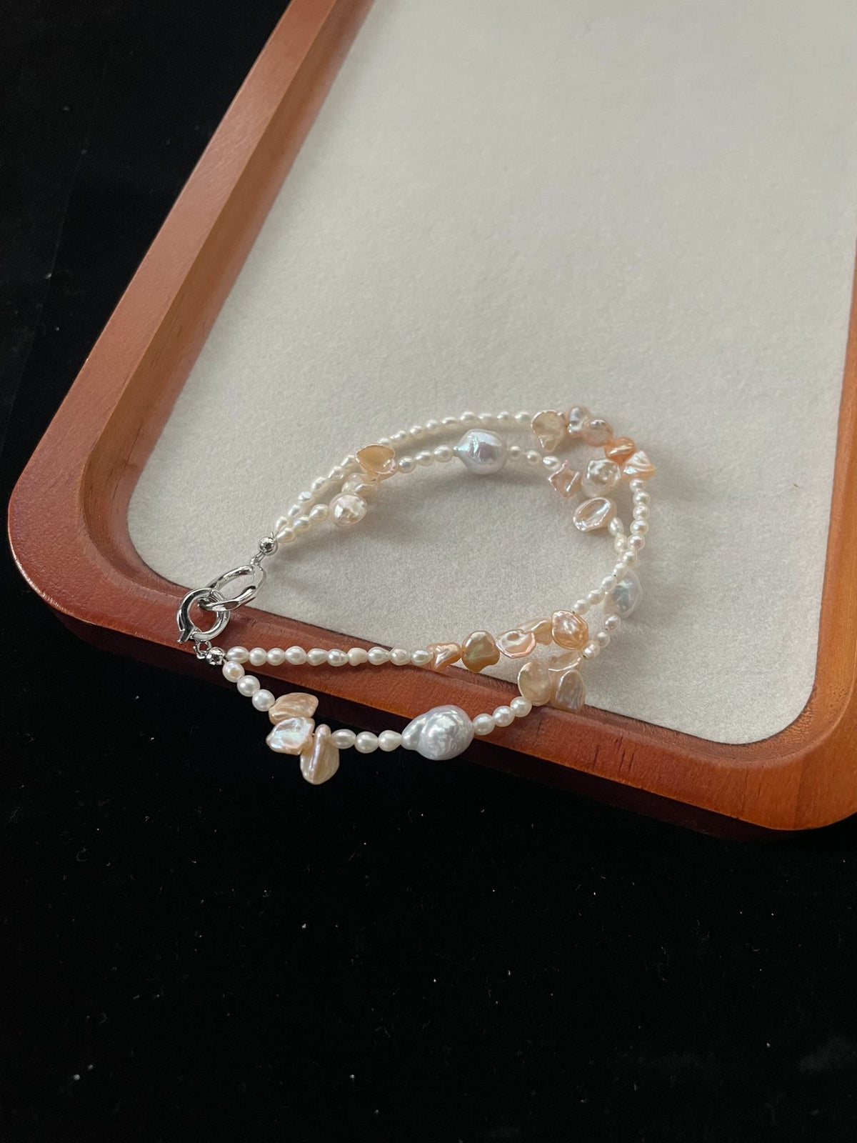 Parure collier et bracelet double rang en perles naturelles