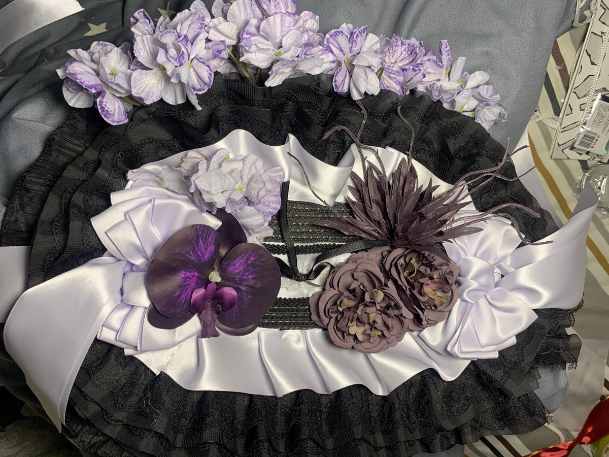 Cuffia in pizzo nero e viola con corona floreale