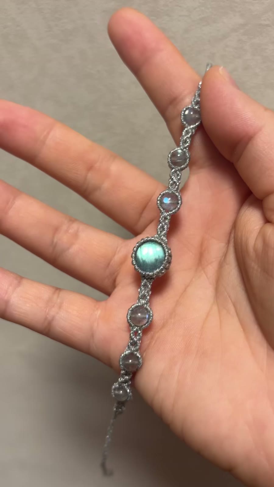 Bracelete Artesanal de Labradorite e Pedra da Lua
