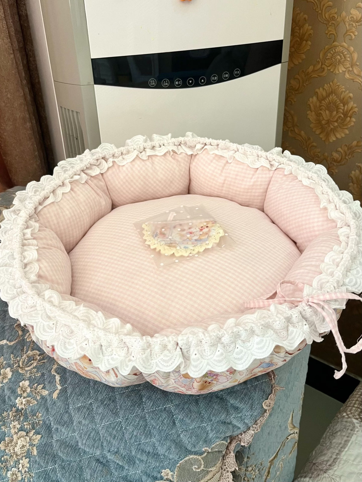 Reversible Cotton Cat Bed with Lace Trim
