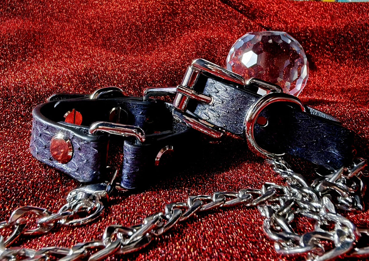 Coppia di bracciali in pelle di serpente con catena corta