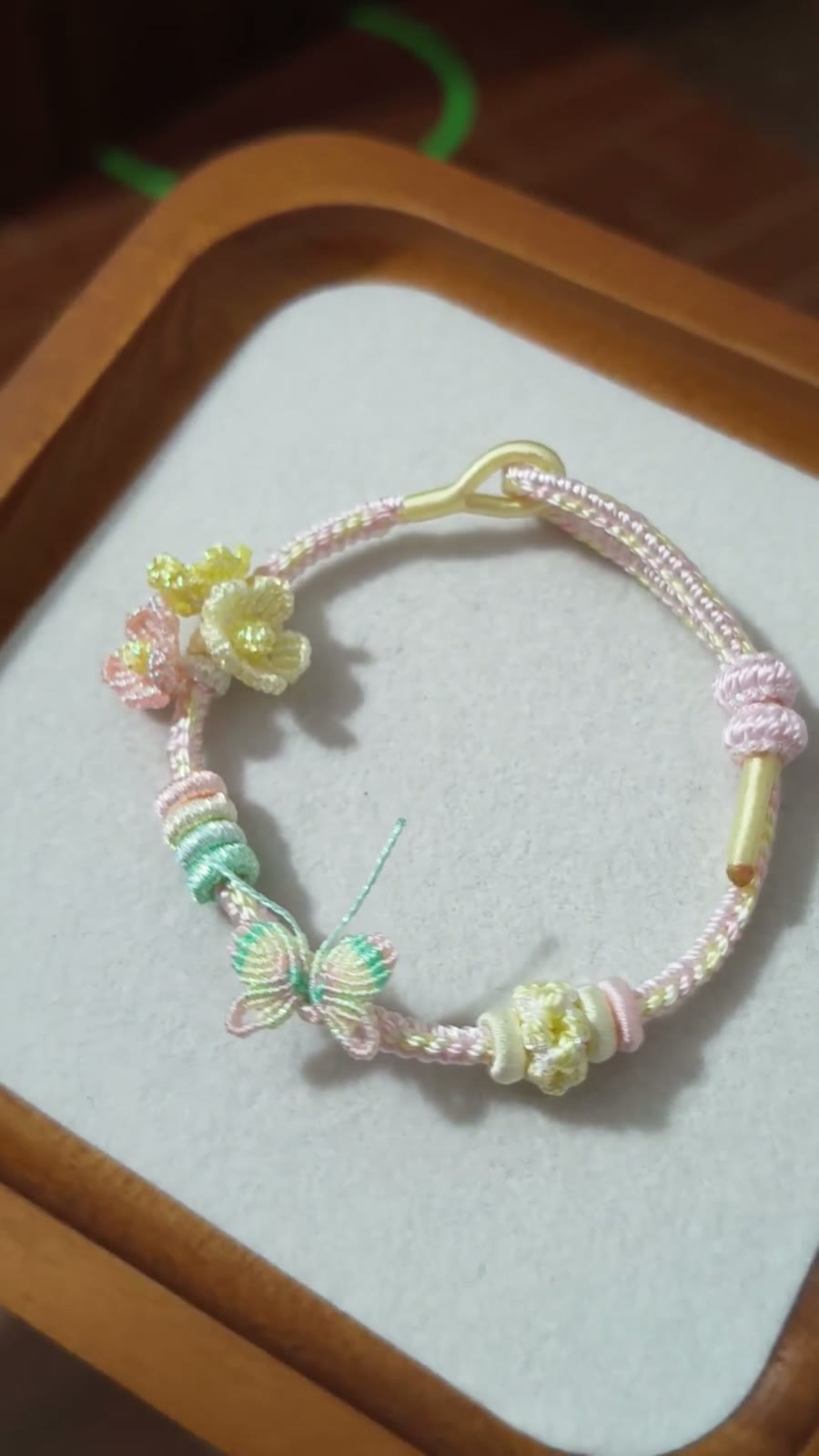 Handgeknüpftes Kordarmband Pastellverlauf Blumen Schmetterling
