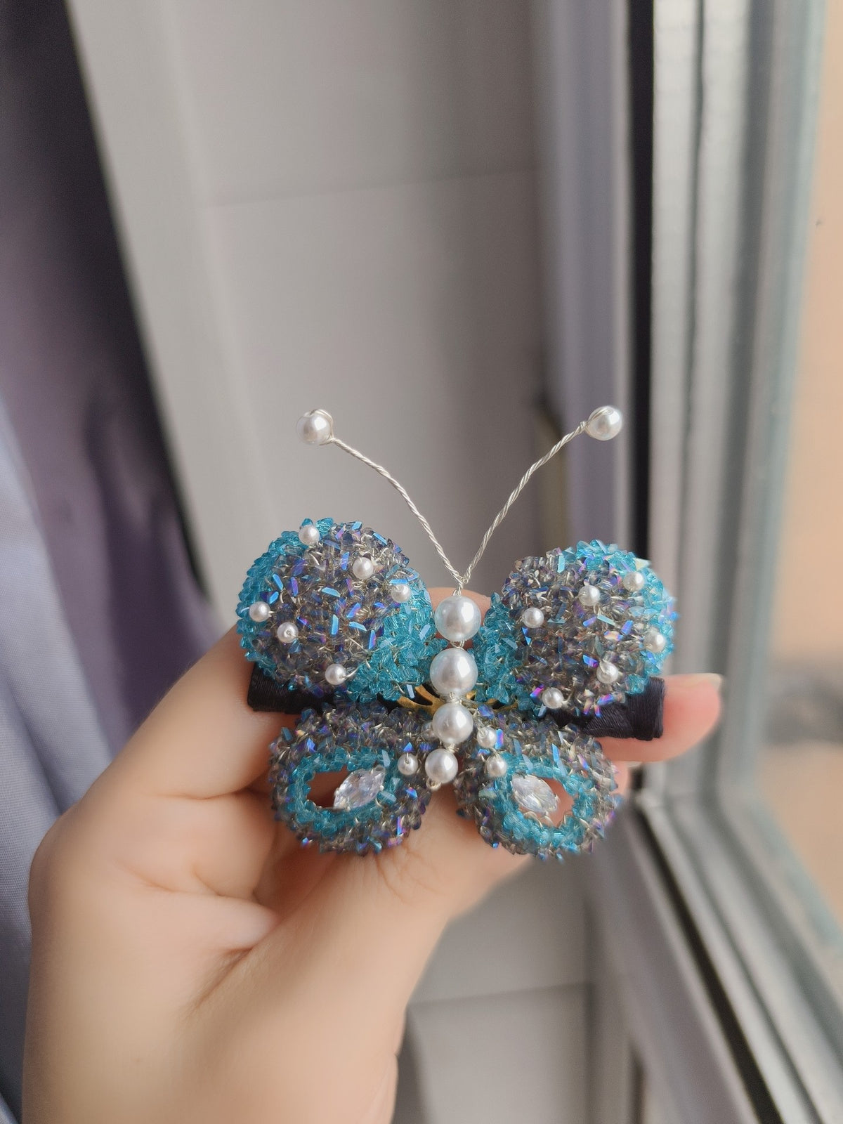 Butterfly Hair Clip Iridescent Gradient Blue