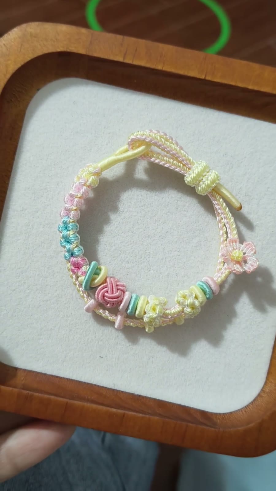 Pulseira Trançada à Mão Gradiente Pastel