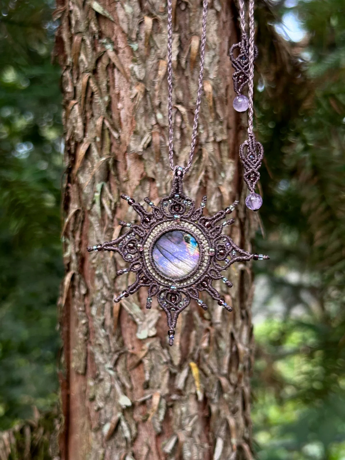 Purple Labradorite Macrame Sunburst Halsband