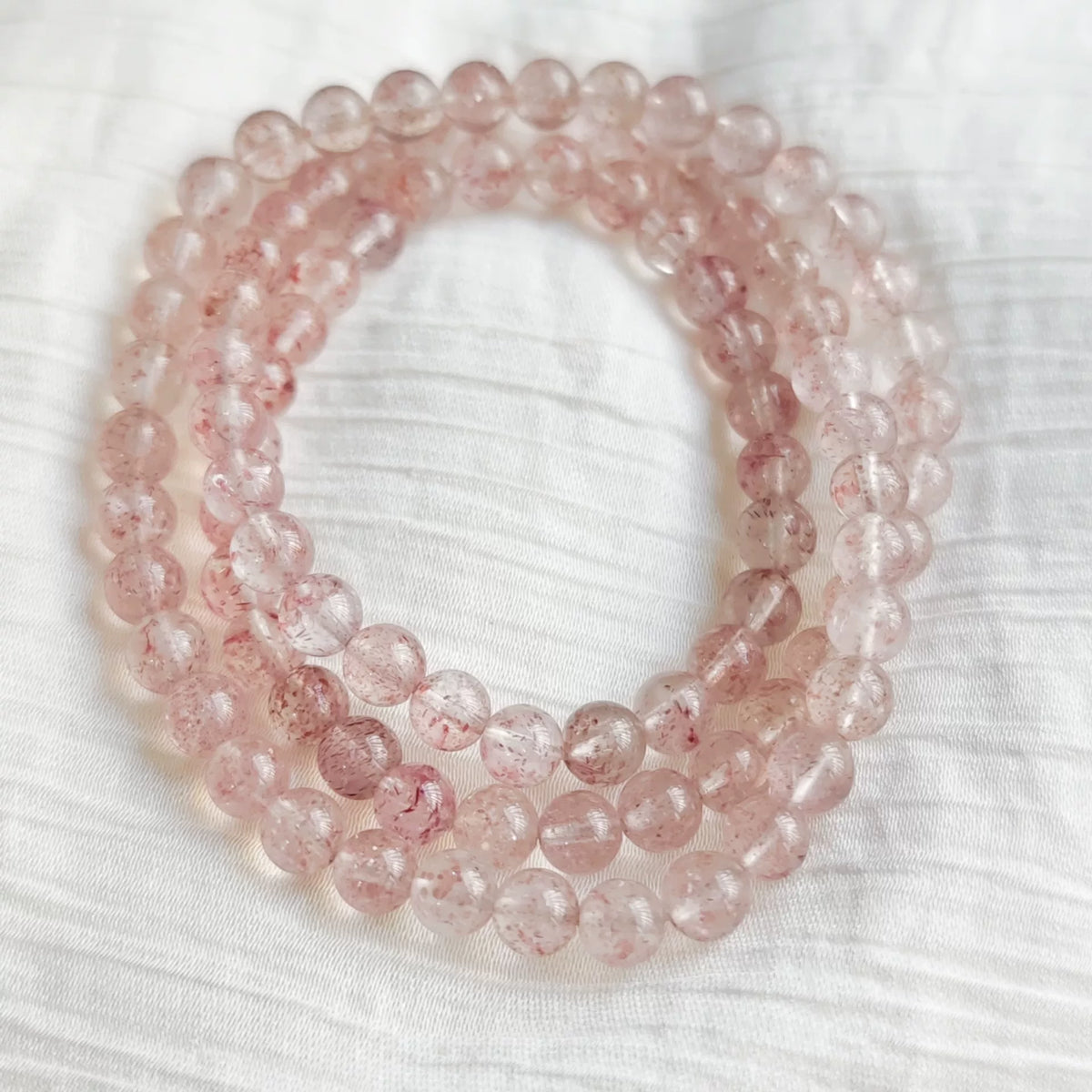 Naturlig jordgubbekvarts 6,3mm armband med tre varvningar