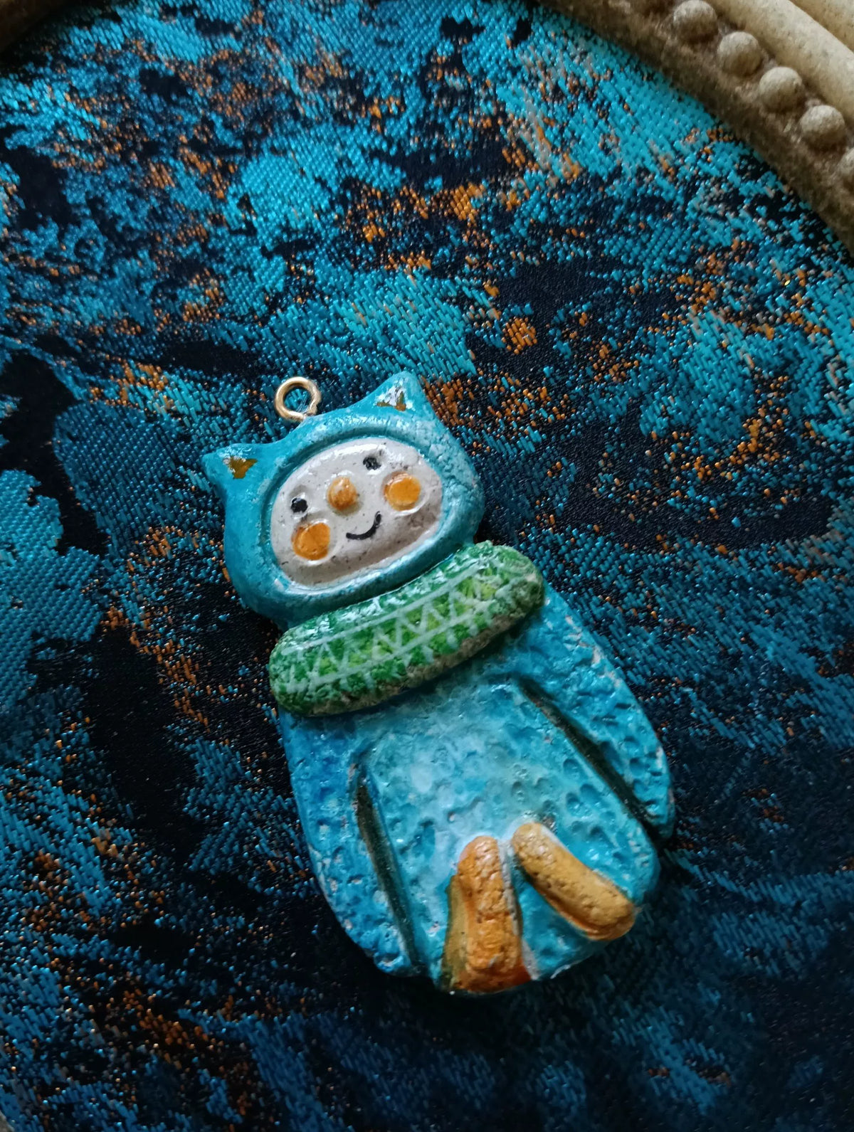 Pingente de Boneco de Neve em Argila Turquesa