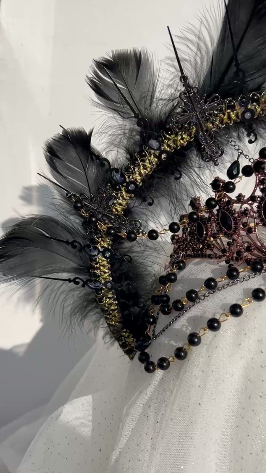 Zwart-gouden Geerde Halo-kroon met Tiara