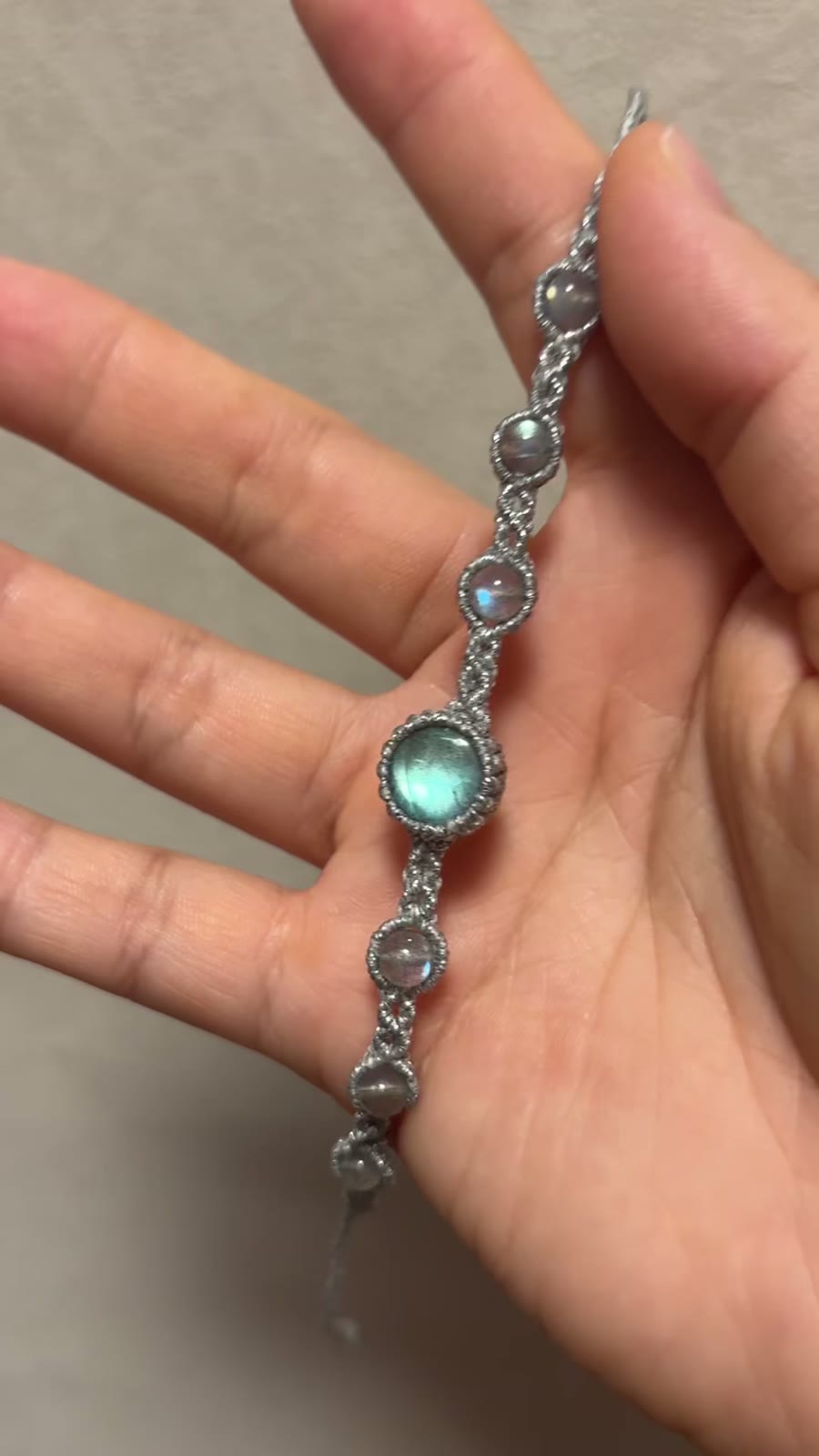 Bracelete Artesanal de Labradorite e Pedra da Lua