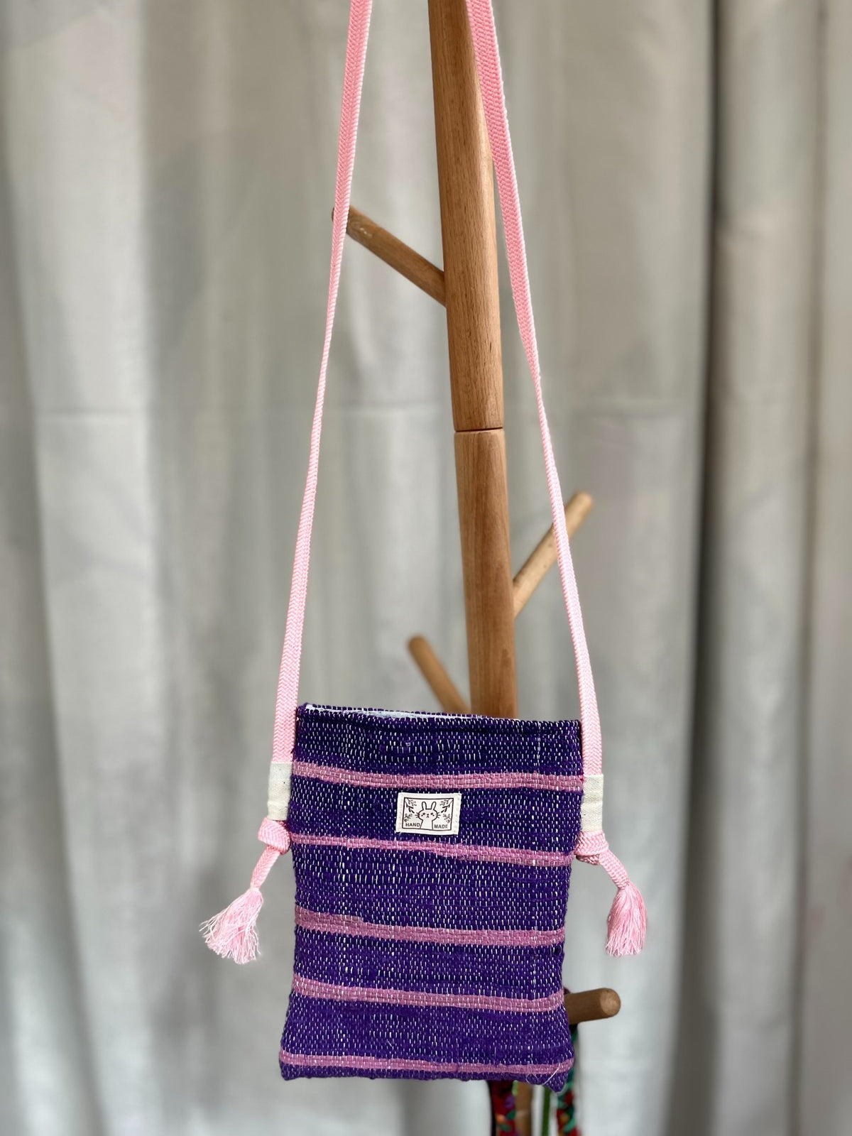 Bolso para Móvil Tejido a Mano en Rosa y Púrpura