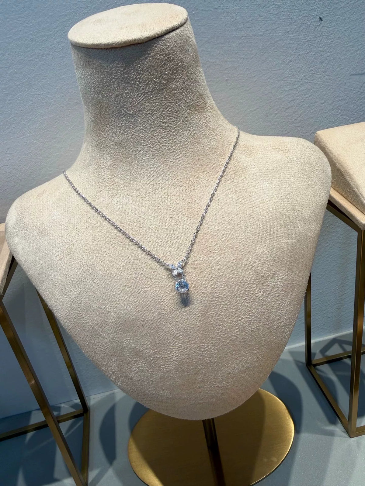 Mini-Schmetterlingskette mit Marquise und Hochkohlenstoff-Diamanten