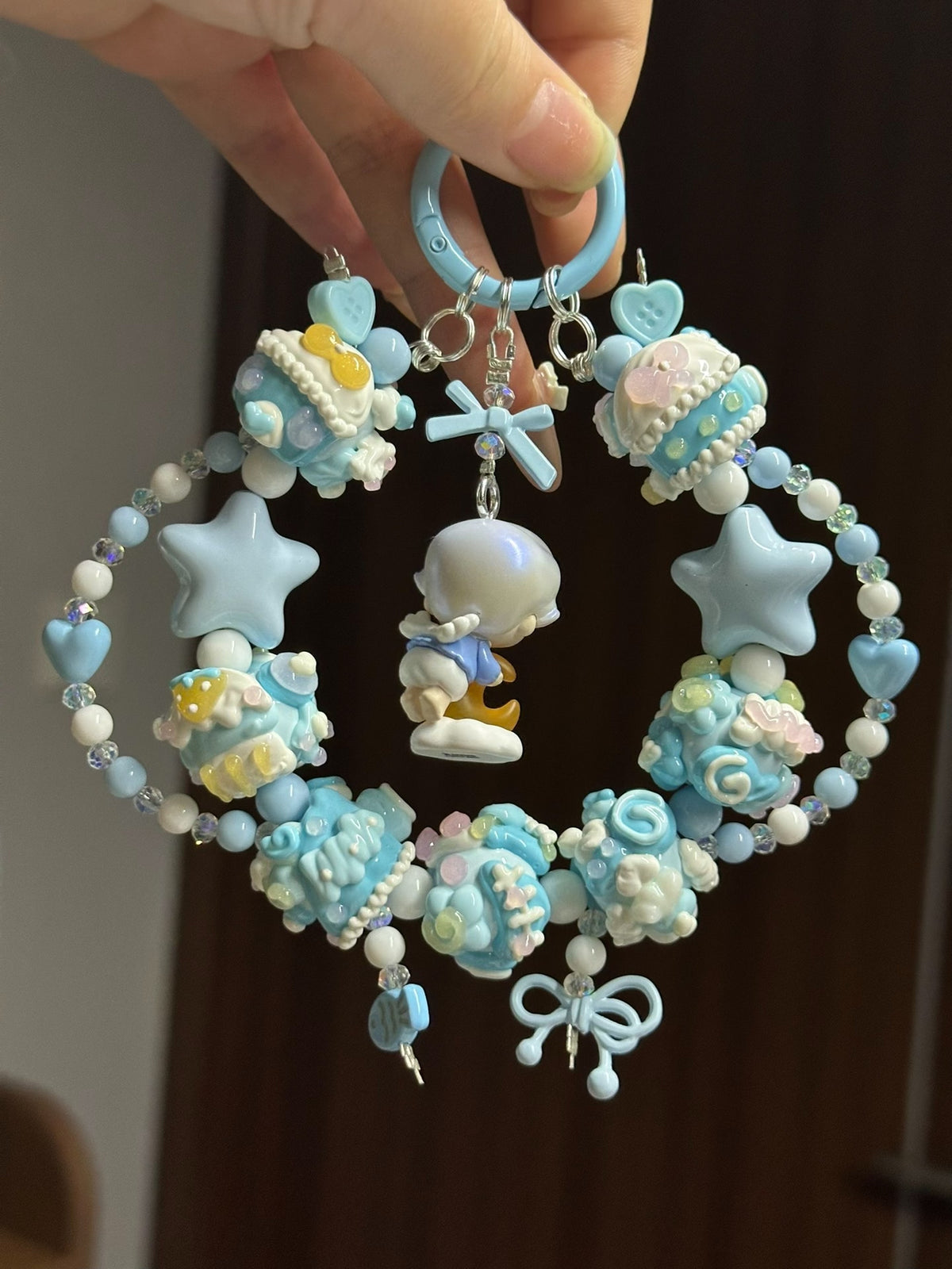 Decorative Keychain with Pearlescent White Figurine