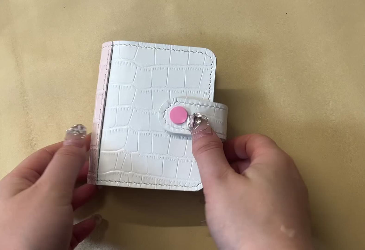 Carnet à feuilles mobiles A9 cuir crocodile blanc