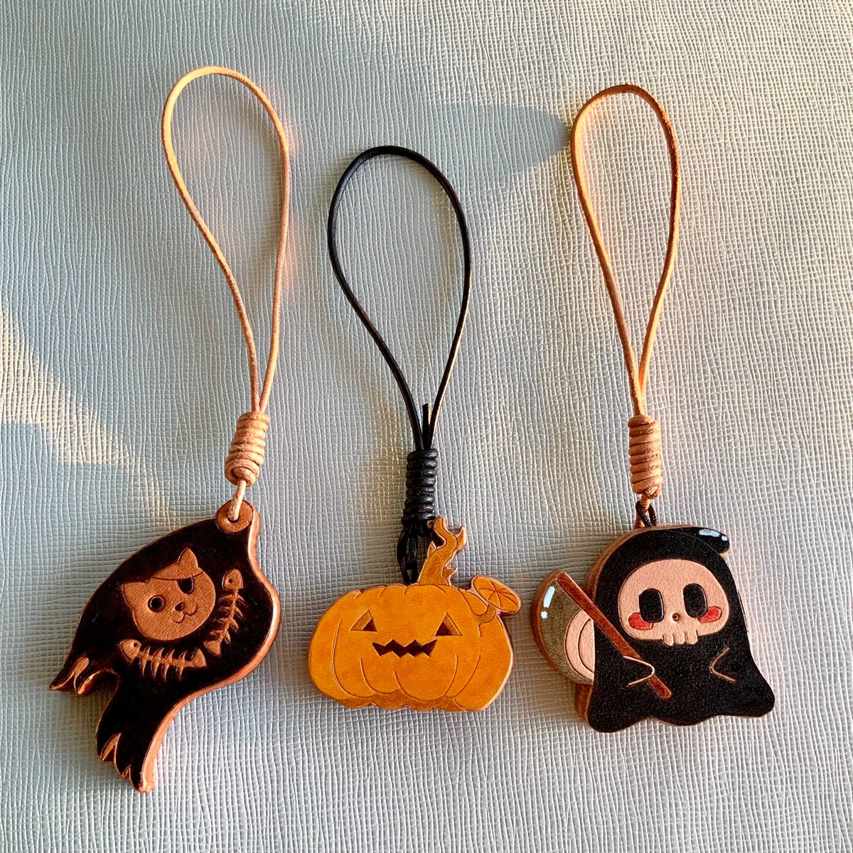 Pingentes de Couro Halloween Gato Pirata Abóbora Ceifeiro