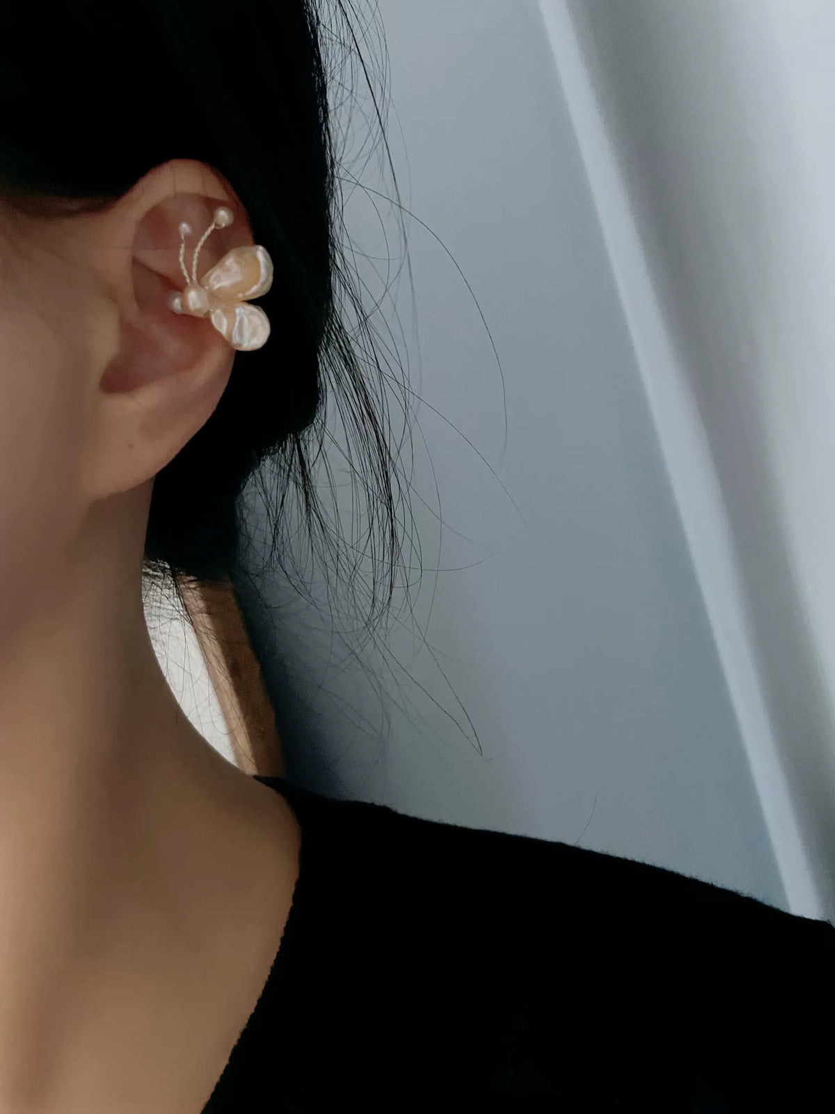 Ear Cuff Farfalla in Perle Naturali