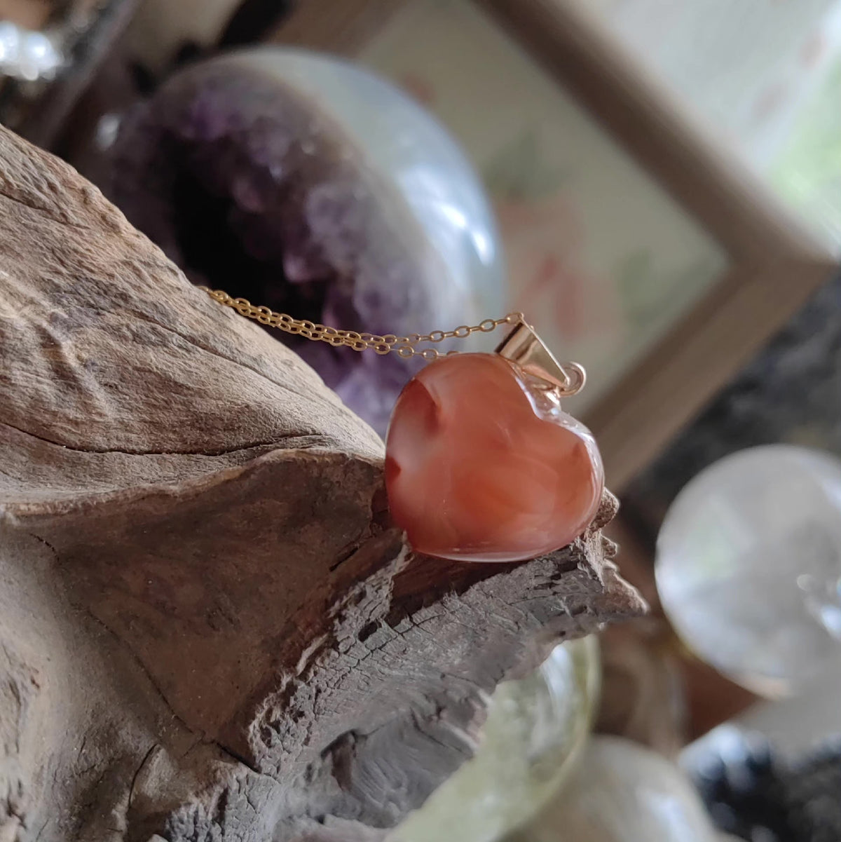Pendentif en cœur d'agate rouge du Sud en argent