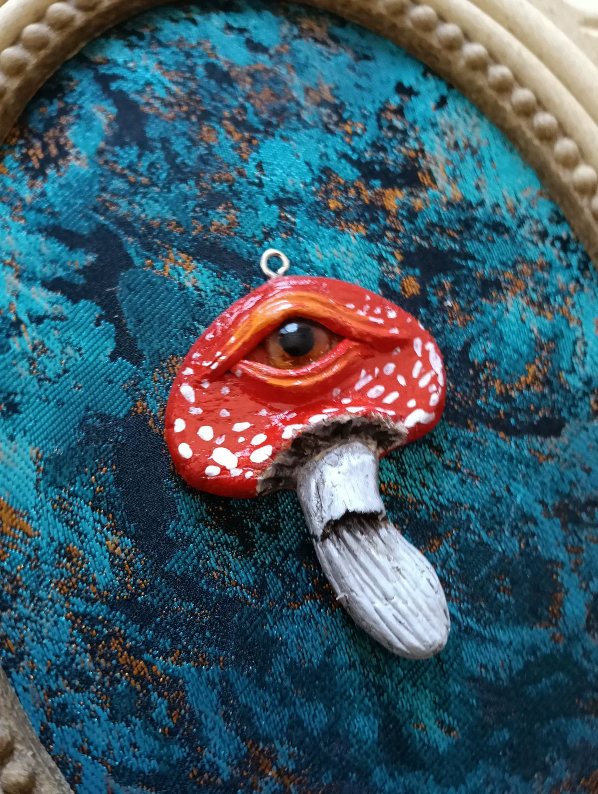 ハンドメイド 赤いキノコの目玉ペンダント