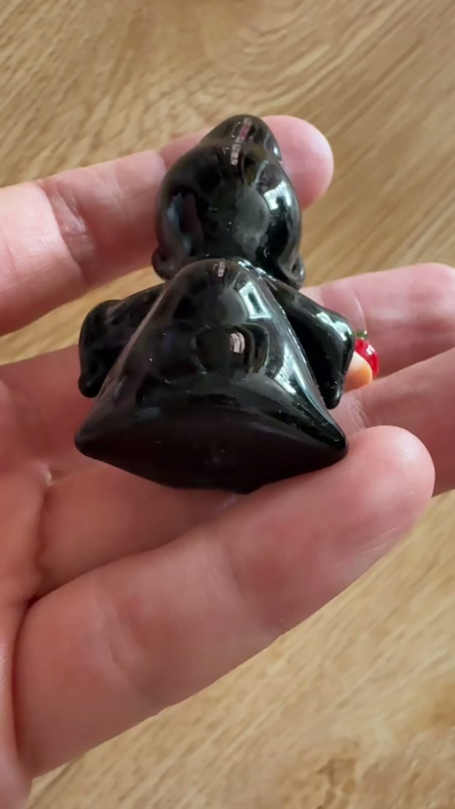 Handgemaakt Liuli glas heksfiguur met rode appel