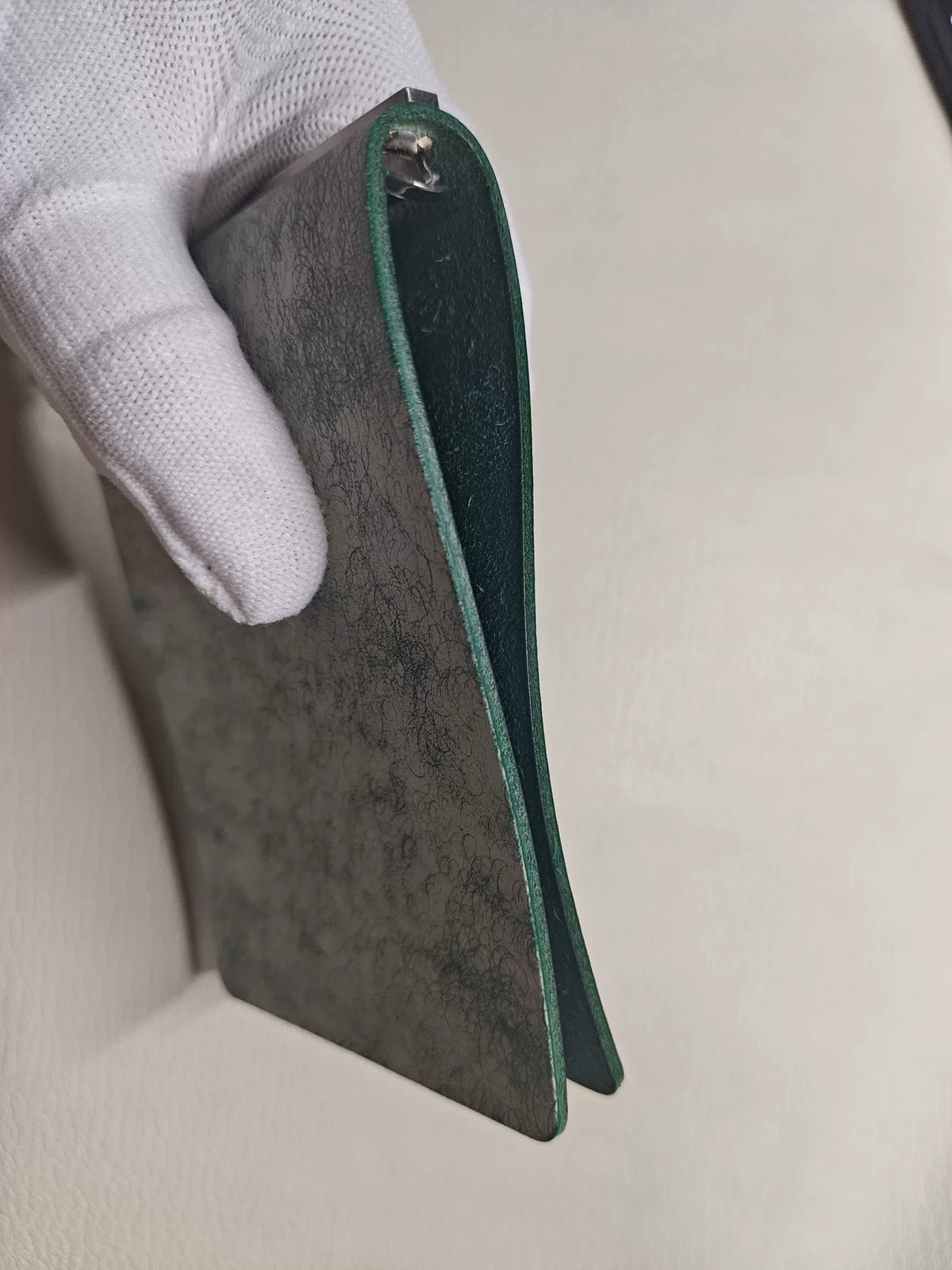 Copertina per quaderno a fogli mobili in pelle verde menta