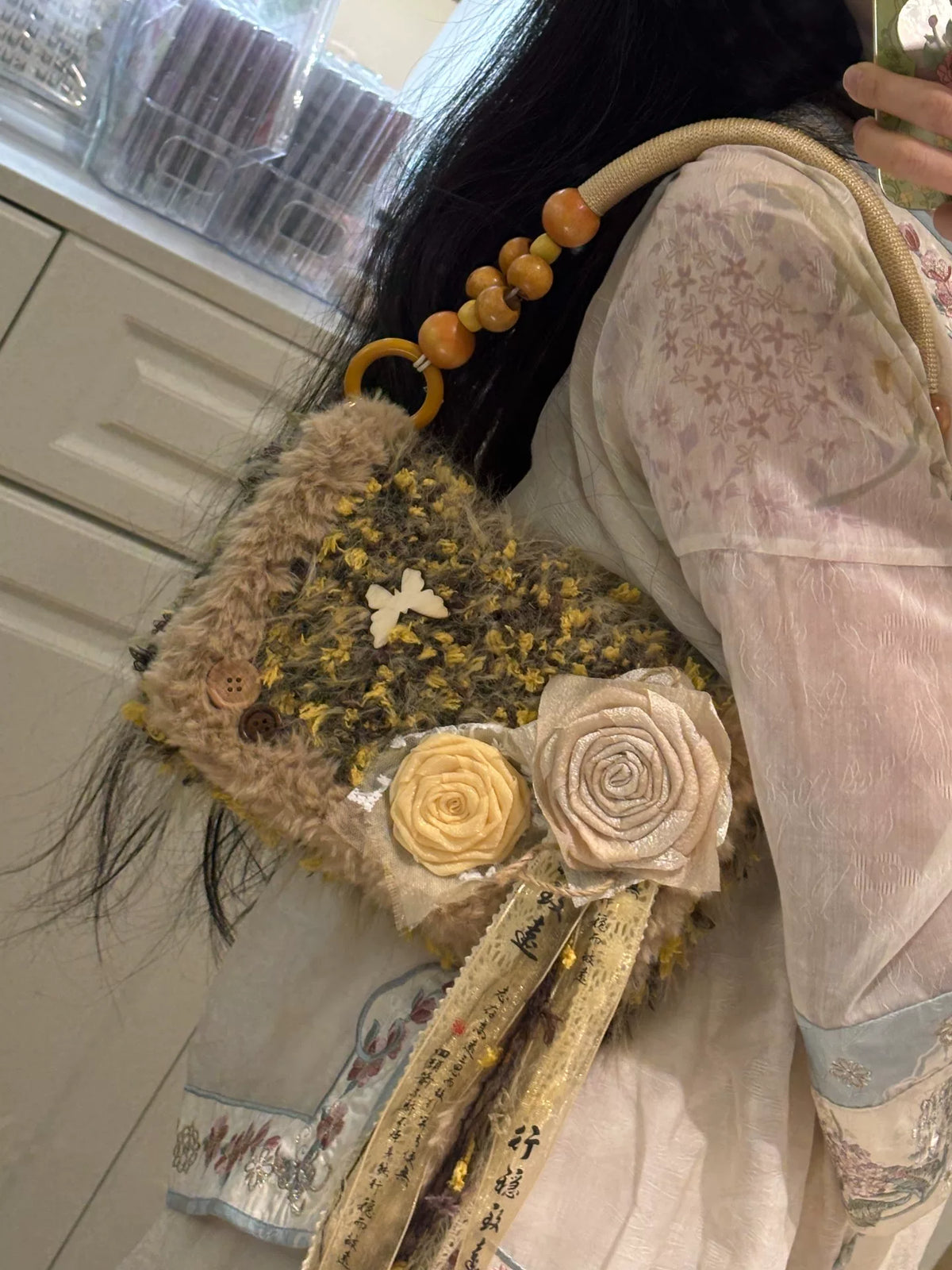 Handgehäkelte Kunstfell-Handtasche