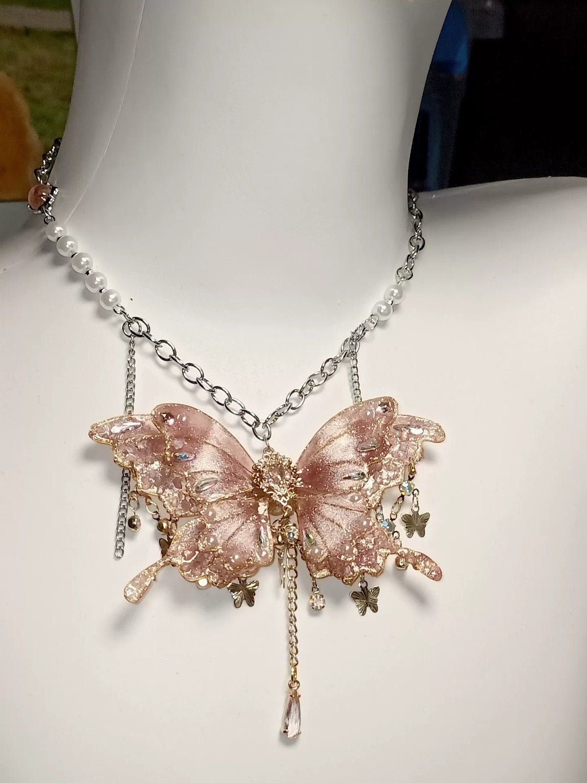 Collar, Broche y Pinza de Mariposa Rosa Translúcida