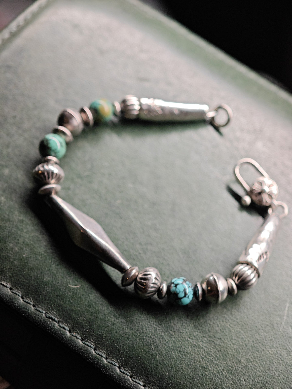 Handgjort armband i 925-silver med turkos