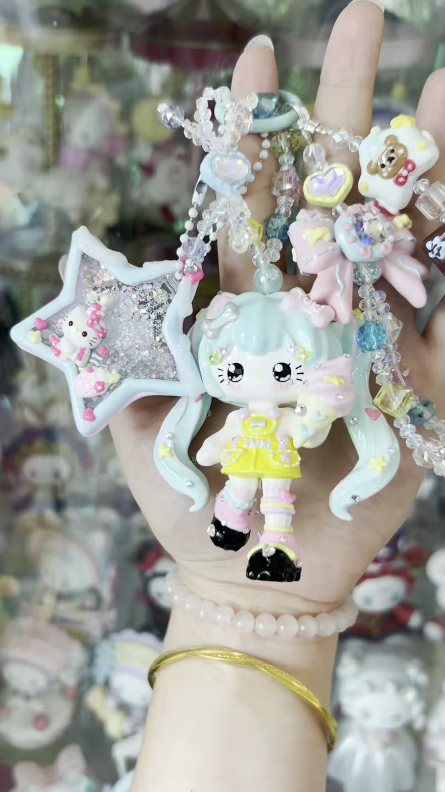 Handgjord Hello Kitty-mobilarm med pärlor