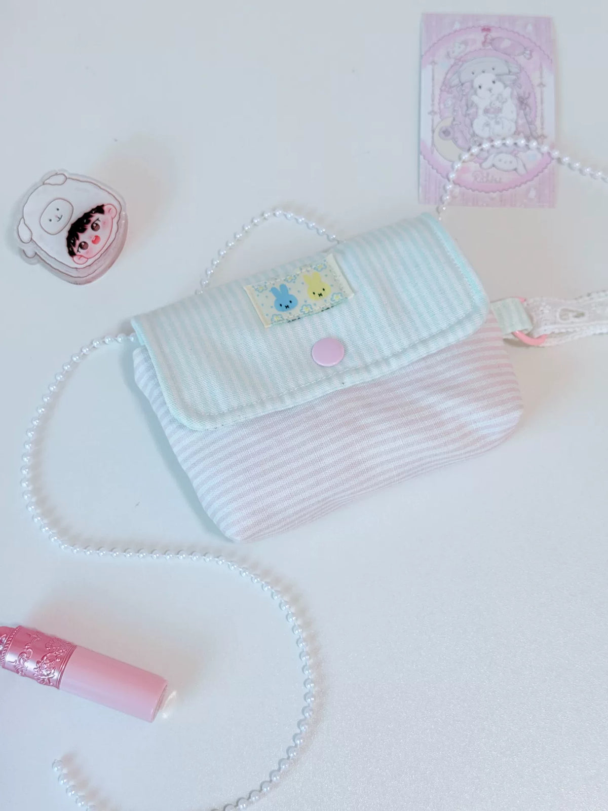 Bolsa de Tecido às Riscas com Alça de Pérolas
