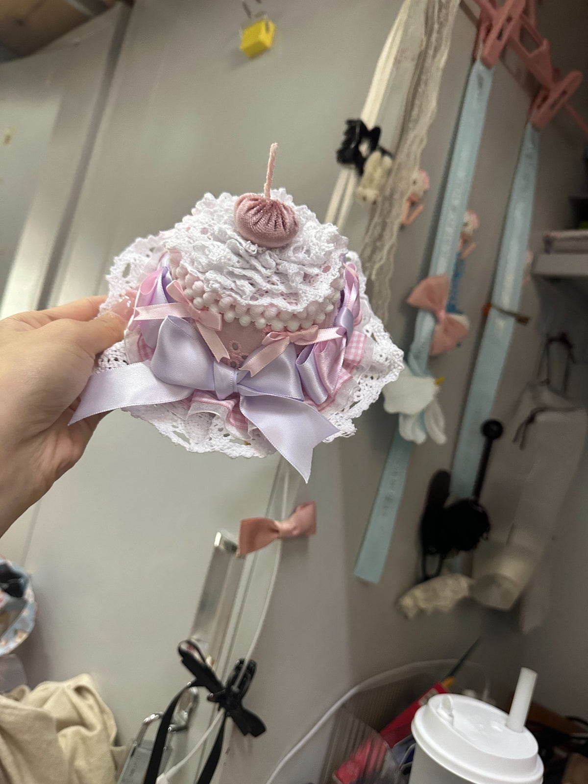 Mini Lolita cupcake-hatt i rosa och lila spets