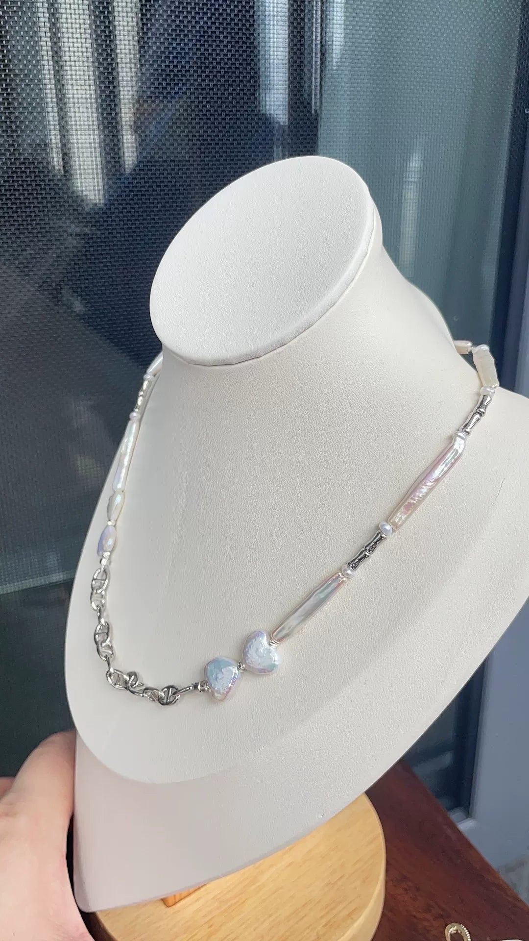 Collier perles cœur et acier de titane
