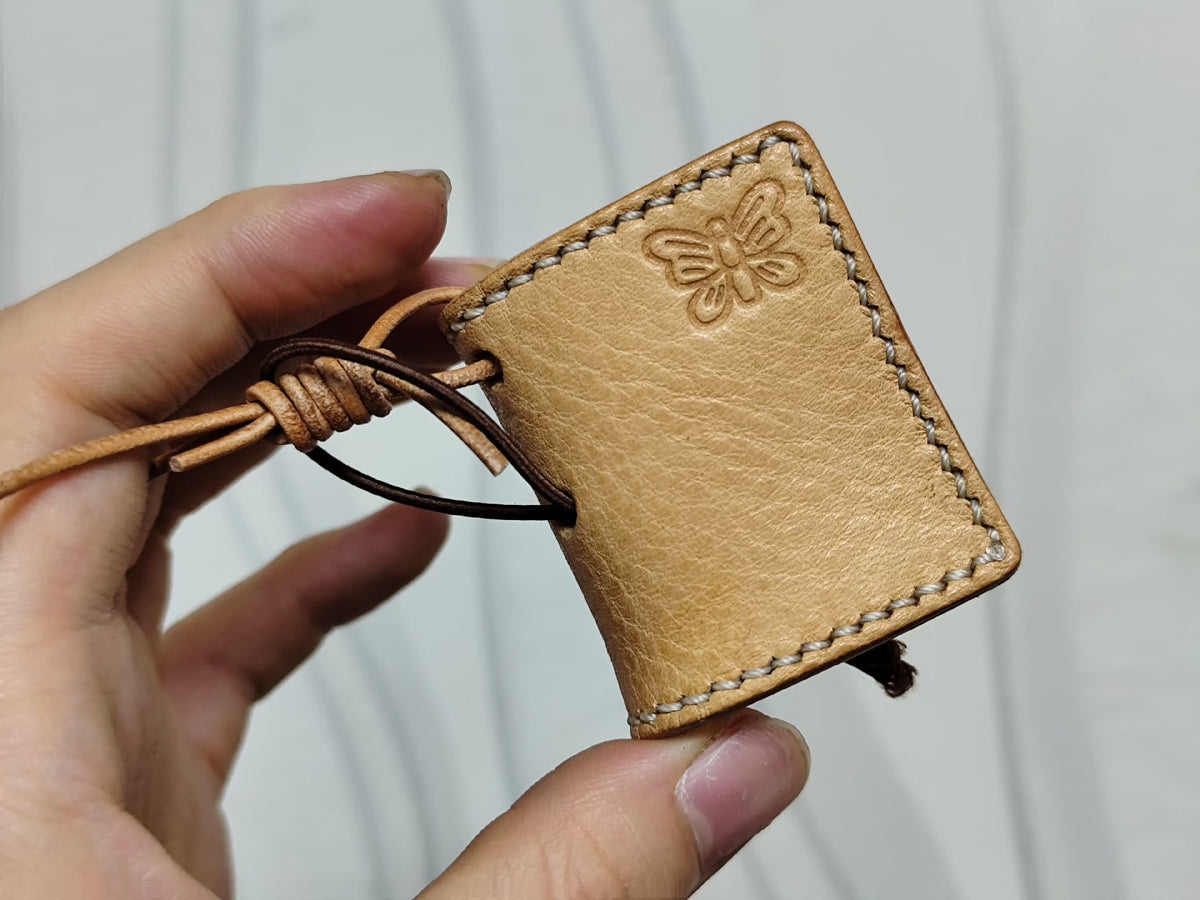 Charm per taccuino in pelle con stampa a farfalla