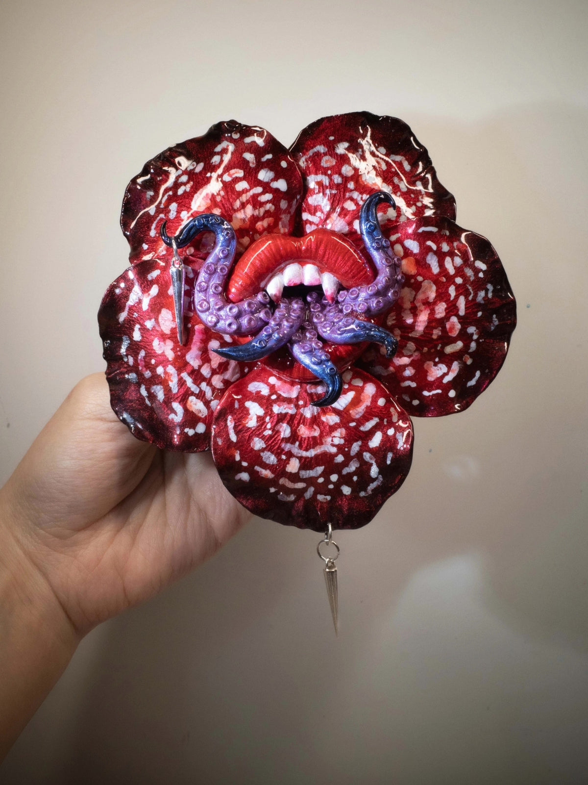 Cthulhu Rafflesia Tentacle Fang Pendant Magnet