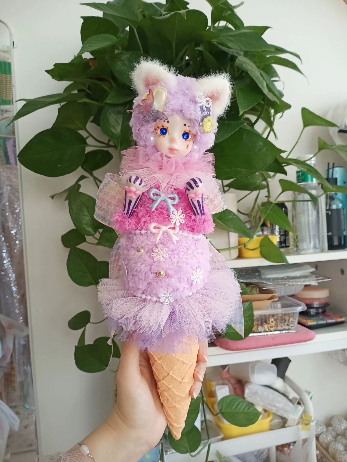 Poupée en peluche artisanale glace avec oreilles de chat 35cm