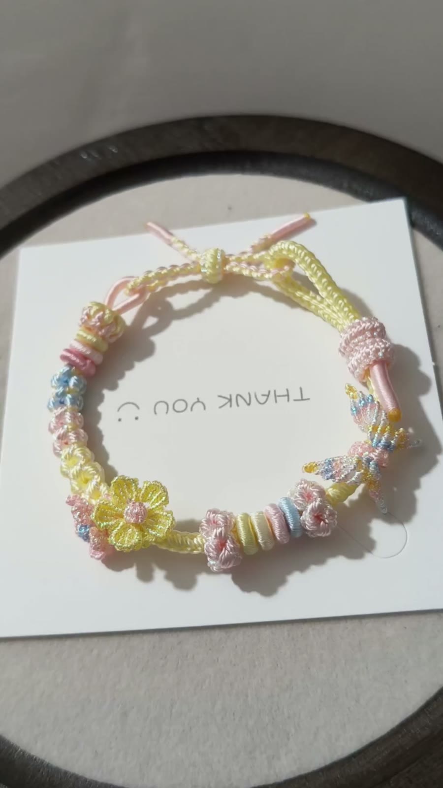 Braccialetto in Cordino Intrecciato a Mano Gradiente Rosa Giallo Blu