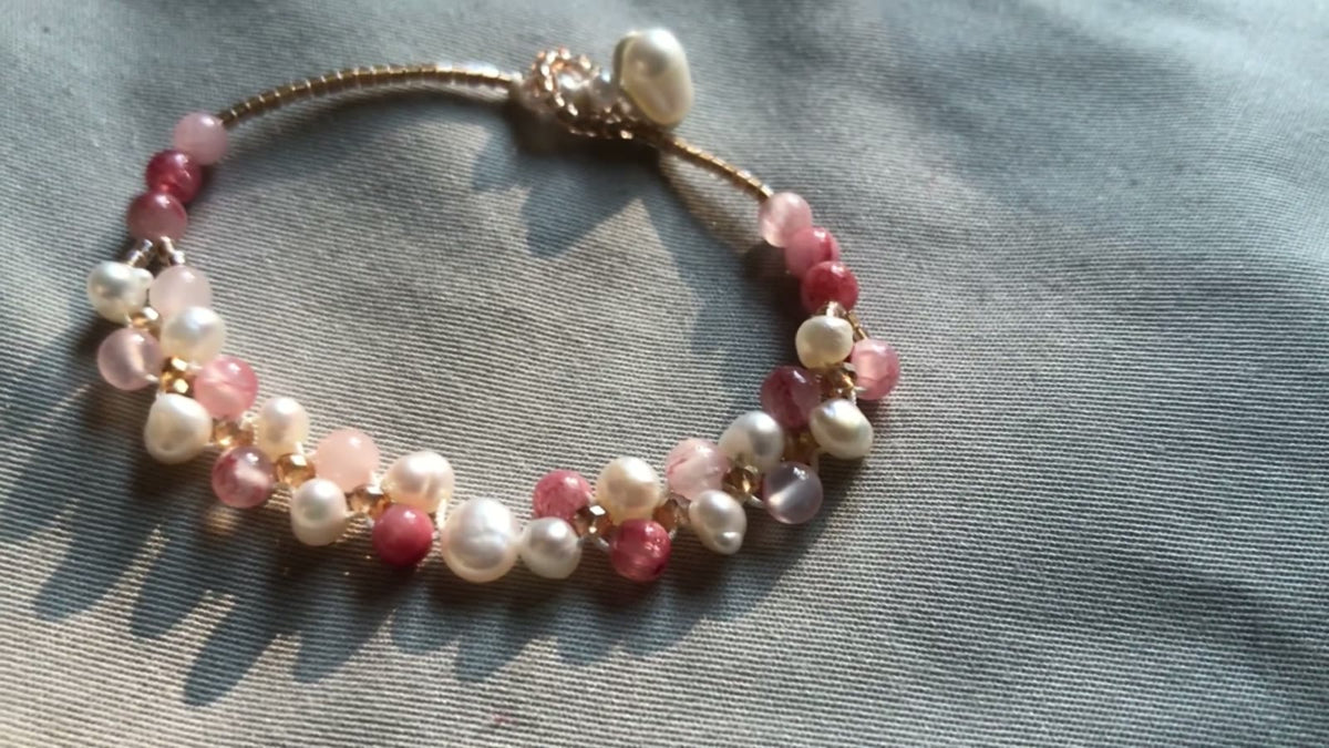 Brazalete de perlas naturales hecho a mano para muñeca delgada