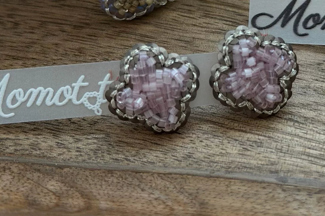 Brincos de Flor com Miçangas e Borla Feitos à Mão em Rosa