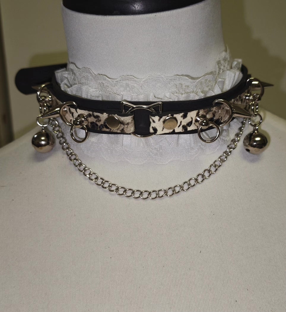 Handgakte Bamboe Grain Leer Choker met Kattenoren