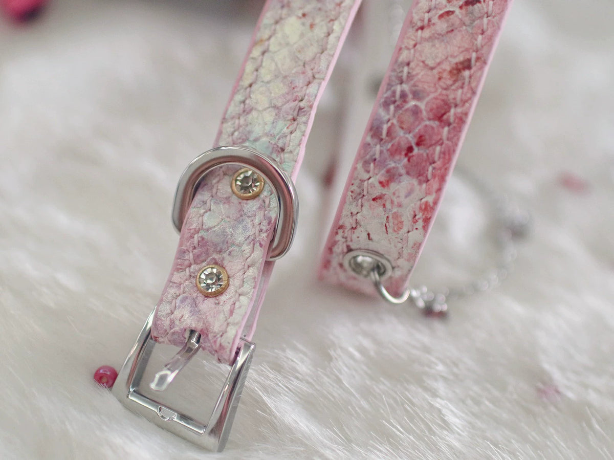 Handgakte Lolita Choker Parelroze Leer