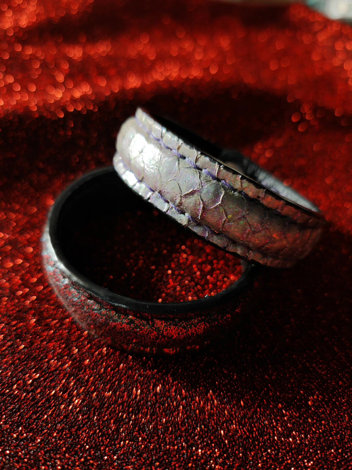 Cuff armband van echt slangenleer met iriserend effect
