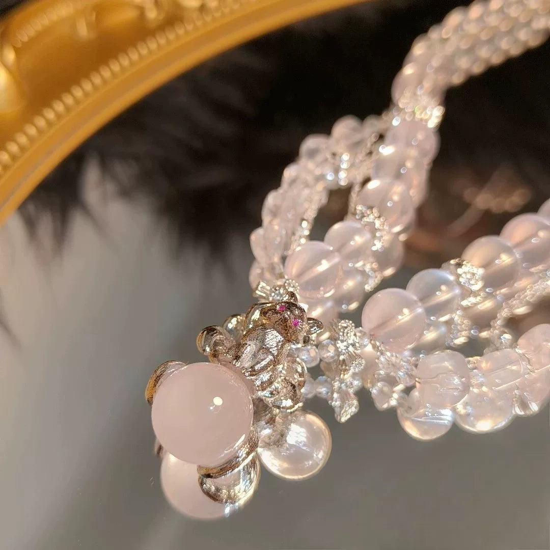 Collana a più fili in perline con ciondolo volpe in quarzo rosa
